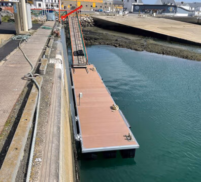 Ponton flottant pour la SNSN de Penmarc'h