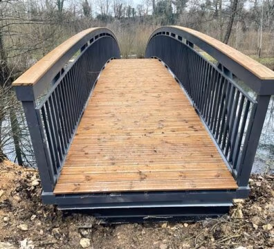 Livraison et installation de la passerelle de Vouillé (86)
