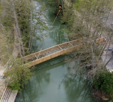 Installation de la passerelle de franchissement - Crécy-La-Chappelle