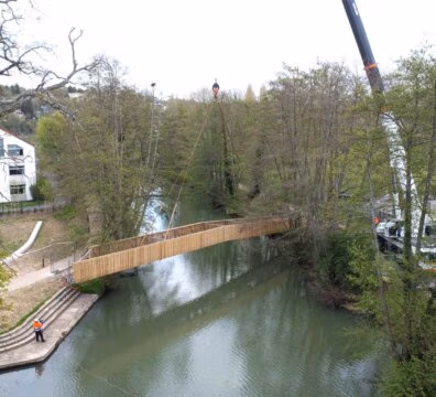 Installation de la passerelle de franchissement - Crécy-La-Chappelle