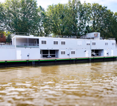 Base flottante pour la Police fluviale - SOLIDEO