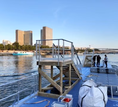 Convoi du ponton sur la Seine