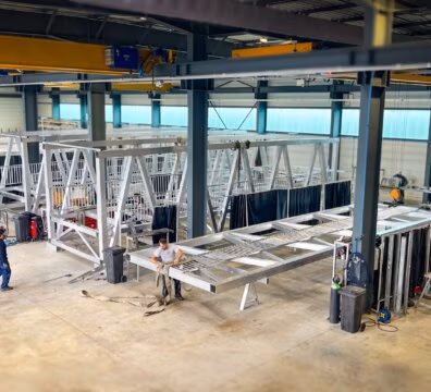 Fabrication de la passerelle aluminium pour Mézières-les-Metz