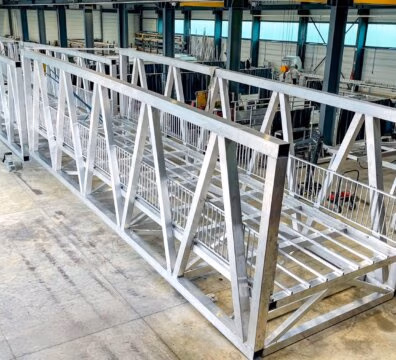 Fabrication de la passerelle aluminium pour Mézières-les-Metz