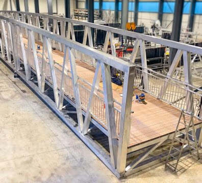 Fabrication de la passerelle aluminium pour Mézières-les-Metz