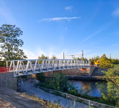 Mise en place de la passerelle aluminium pour Mézières-les-Metz