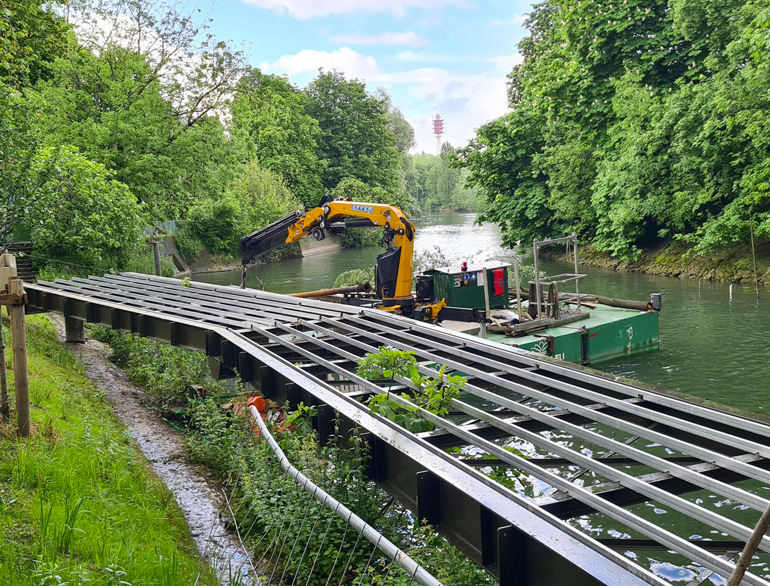 Travaux fluviaux, passerelle de Champigny (94)