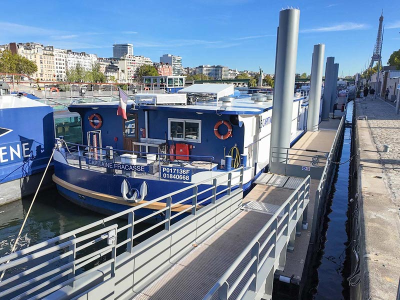 Embarcadère en acier, les Vedettes de la Seine, Paris