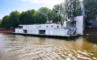 Base flottante pour la Police fluviale - SOLIDEO