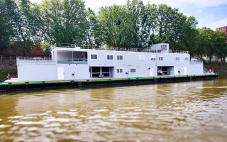 Base flottante pour la Police fluviale - SOLIDEO